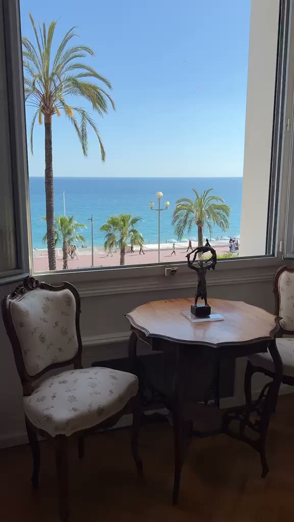 Vue sur la Baie des Anges depuis l'appartement